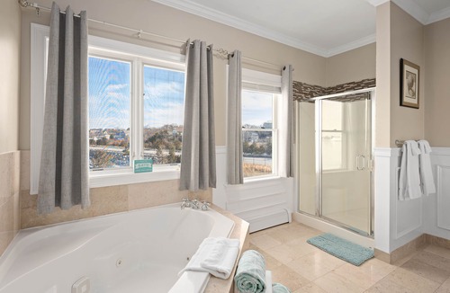 Hull Bed & Breakfast | The Beacon Waterfront Inn