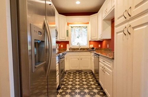 Lake Junaluska House | The Beagles Lake House-Charm, Lake Views, Pets