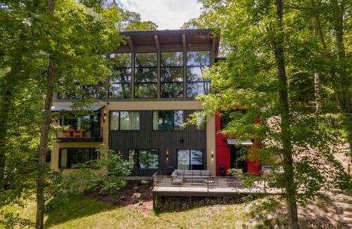 Oakland House | The Bear Necessities
