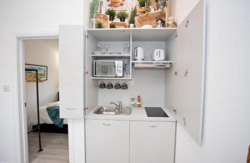 Ringwood House | The Bearded Goat Den - A rural retreat at this modern holiday cottage
