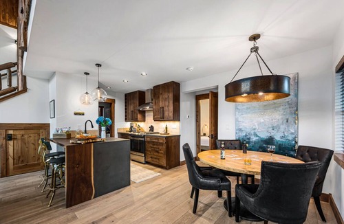 Estes Park Cabin | The Bears Den - Jacuzzi, Fireplace, BBQ Grill