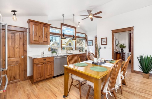 University Park Apartment | The Beautiful Bear’s Den! Walk to Old Town & CSU!