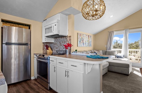 The Point House | The Bedloe: Cozy Beach Cottage