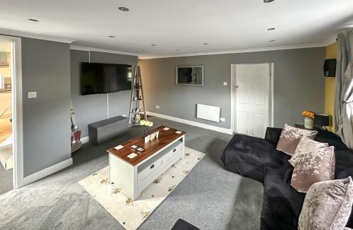 East Kirkby House | The Beehive