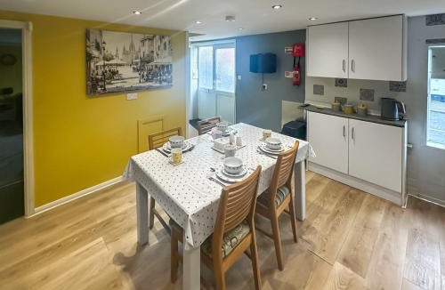 East Kirkby House | The Beehive