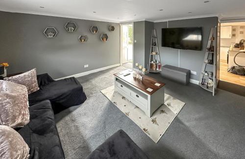 East Kirkby House | The Beehive