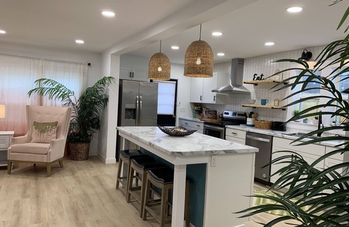 Livingston House | The Bella Vita- downtown by the square & park