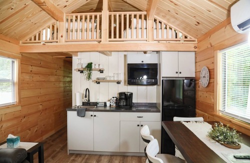 Mingoville Cabin | The Bellefonte Campground presents: Tiny Home| 1 Bedroom with Hot tub