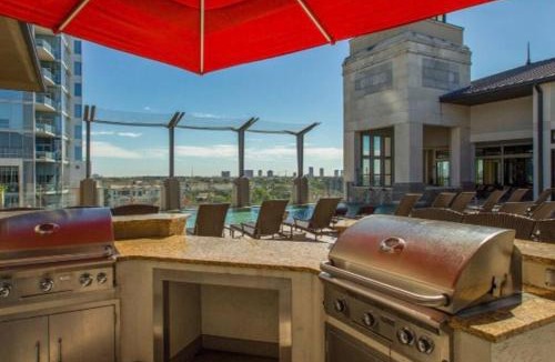 Greenway Plaza-Upper Kirby Apartment | The Bentler #1