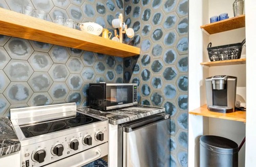 Lockerbie Square Apartment | THE BEST Downtown Spot! Free parking,Pet friendly.