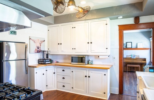 Anaheim Colony Historic District House | The Best House. 1 mile to Disneyland with a pool, hot tub, and game room.