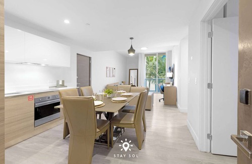 Hollywood Apartment | The Best Stay| Hot Tub & Pool|Hollywood Beach+ Gym