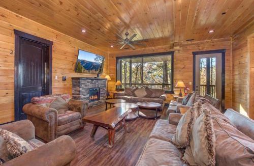 Gatlinburg House | The Big Poplar Retreat by Stony Brook Cabins
