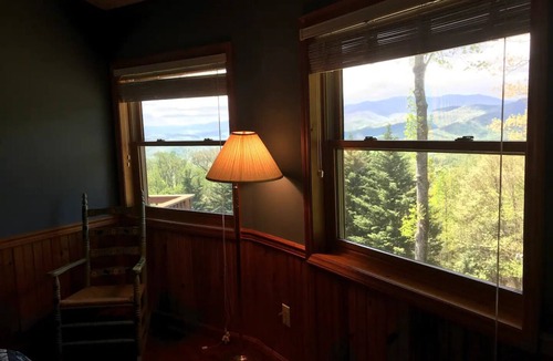 Apple Ridge Cabin | The Big Round Cabin - Blowing Rock, Hot tub, Secluded acreage, fabulous views
