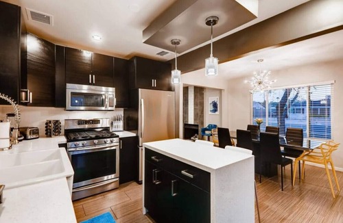 Peters View House | The Biltmore Gem | Zen & Modern Comfort