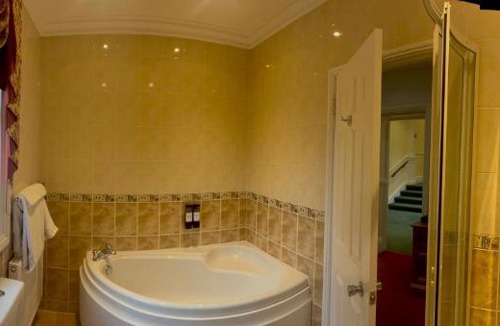 Scaynes Hill Hotel | The Birch Hotel