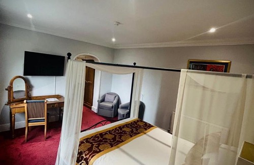 Scaynes Hill Hotel | The Birch Hotel