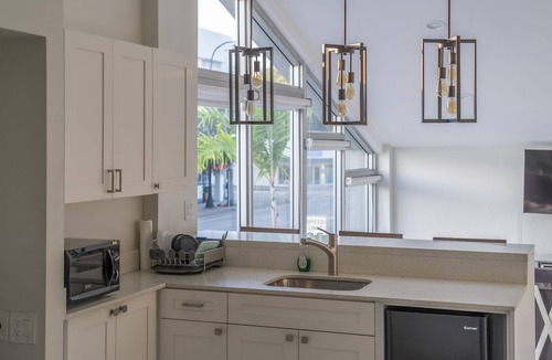 Northeast Miami Hotel | The Biscayne Hotel