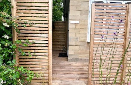 Newton St Loe Apartment | The Bit On The Side, Private Studio, Own Entrance, Free Driveway Parking, 10 min Drive to Bath, Cheap EV point