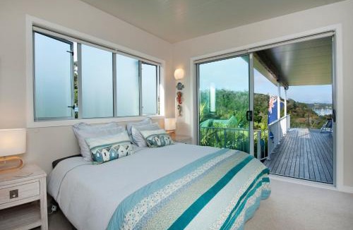 Russell House | The Black Bach