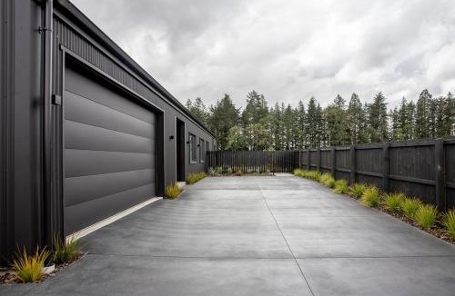 Methven House | The Black Box - Modern & stylish 3 bedroom Sanctuary