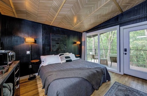 Alvord Cabin | The Black Crow | Couples’ Escape + Pickleball