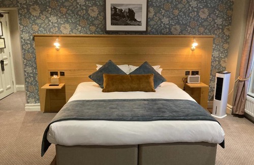Ilkley Hotel | The Black Hat