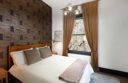 Bisbee House | The Block Basic - Queen