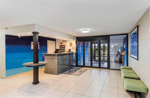 Blue Ash Hotel | The Blu Hotel Blue Ash Cincinnati, an Ascend Collection Hotel