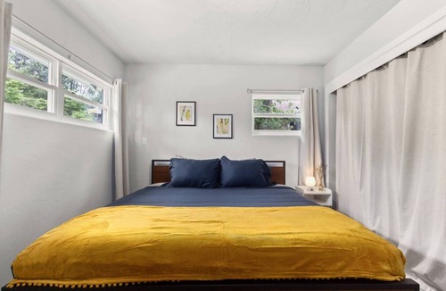 Gainesville House | The Blue Burrow (right)-UF/Cozy