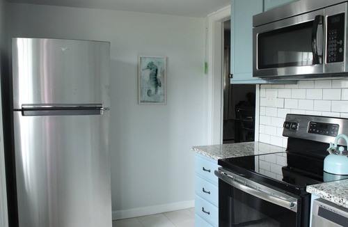 Colonial Beach House | The Blue Crab is 5 blocks from Beach, 0.5 miles to Beach, 100 ft from bay.
