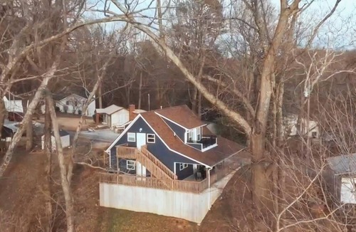 Pellville House | The Blue Herron of Carpenters Lake