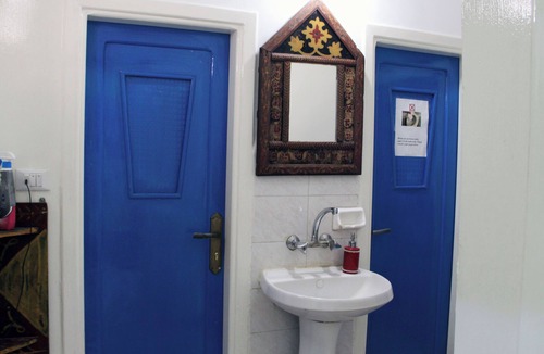 Jerash Hostel | The Blue House Gerasa