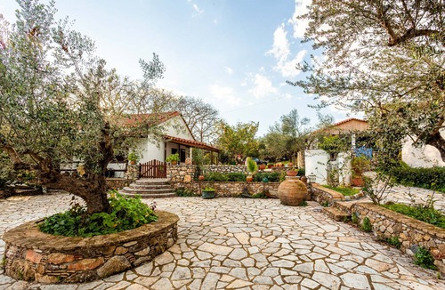 Aipeia House | The Blue House Seaside Retreat - Fully Equipped
