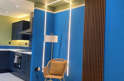 Cheetham Hill Apartment | The Blue Loft - Modern City Apartment