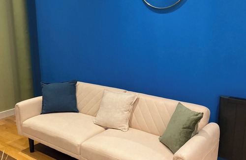 Cheetham Hill Apartment | The Blue Loft - Modern City Apartment