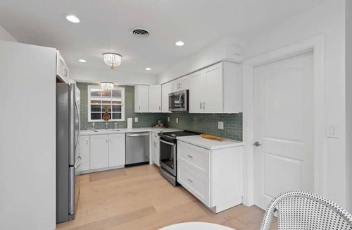 Palm Beach Gardens House | The Blue Palm: Pool & Golf + 1 mile to Beach 🌴