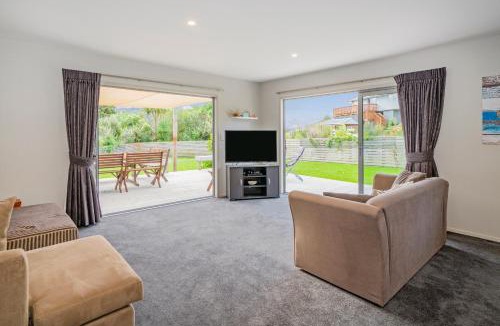 Whangamata House | The Blue Rendevous - Whangamata Holiday Home