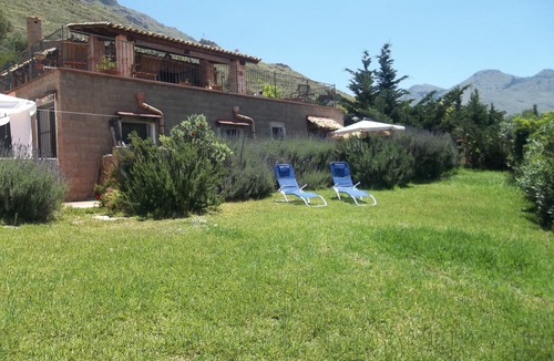 Castelluzzo House | the blue strawberry tree apartment