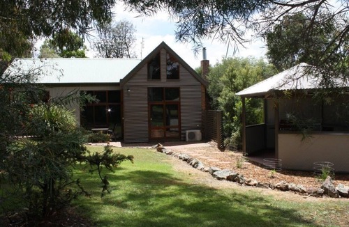 Halls Gap Villa | The Blue Wren Lodge quality couples accommodation
