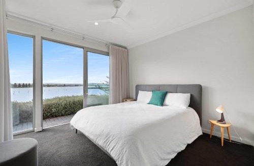 Encounter Bay Villa | The Bluff Villa 4-121 Franklin Pde Encounter Bay - Linen Included