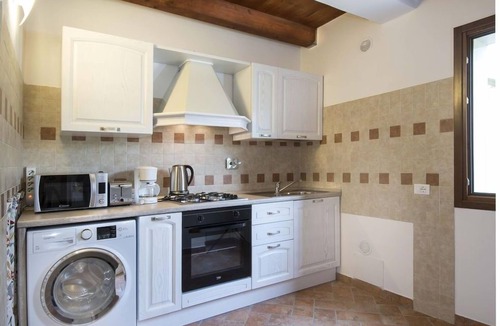 Tresana House | The Borgo di Tresana Ambra, free Wi-Fi, private garden