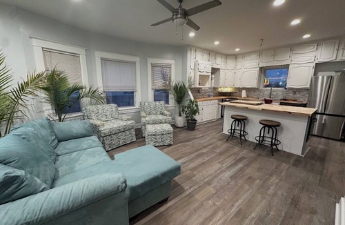 Prestonia House | The Bourbon Belle House - Heated Pool, 12 Beds, Kentucky Luxury - Pet-friendly