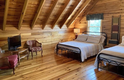 Springfield Cabin | The Bourbon Lodge - Log cabin, Bourbon Trail, Nature and more!