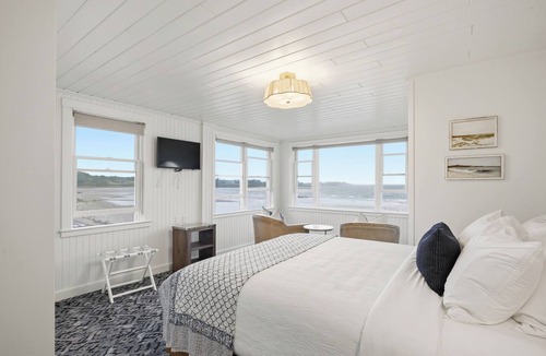 Higgins Beach House | The Breakers Inn