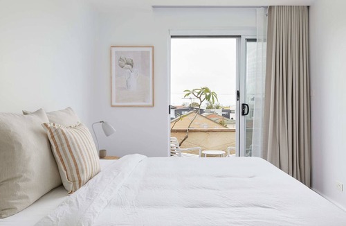 Merewether Apartment | The Breeze - holiday apartment in Merewether, Newcastle
