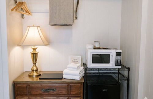 Bay View Bed & Breakfast | The Brewmaster`s Room at The Cedar