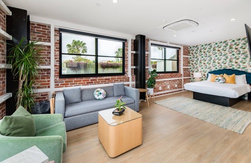 Townsite Hotel | The Brick Hotel