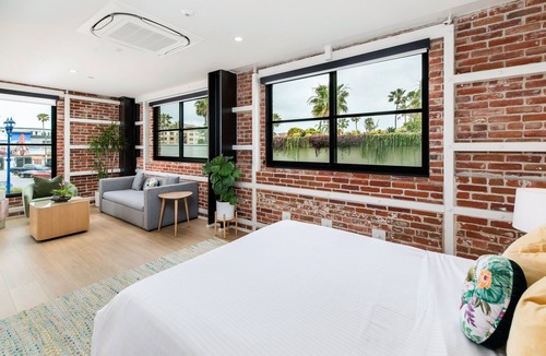 Townsite Hotel | The Brick Hotel