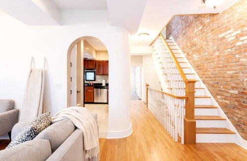Mill River Apartment | The Brick: Rooftop Deck Home. Walk to Yale!